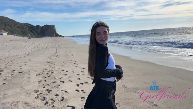 Она умеет одновременно курить и отсасывать